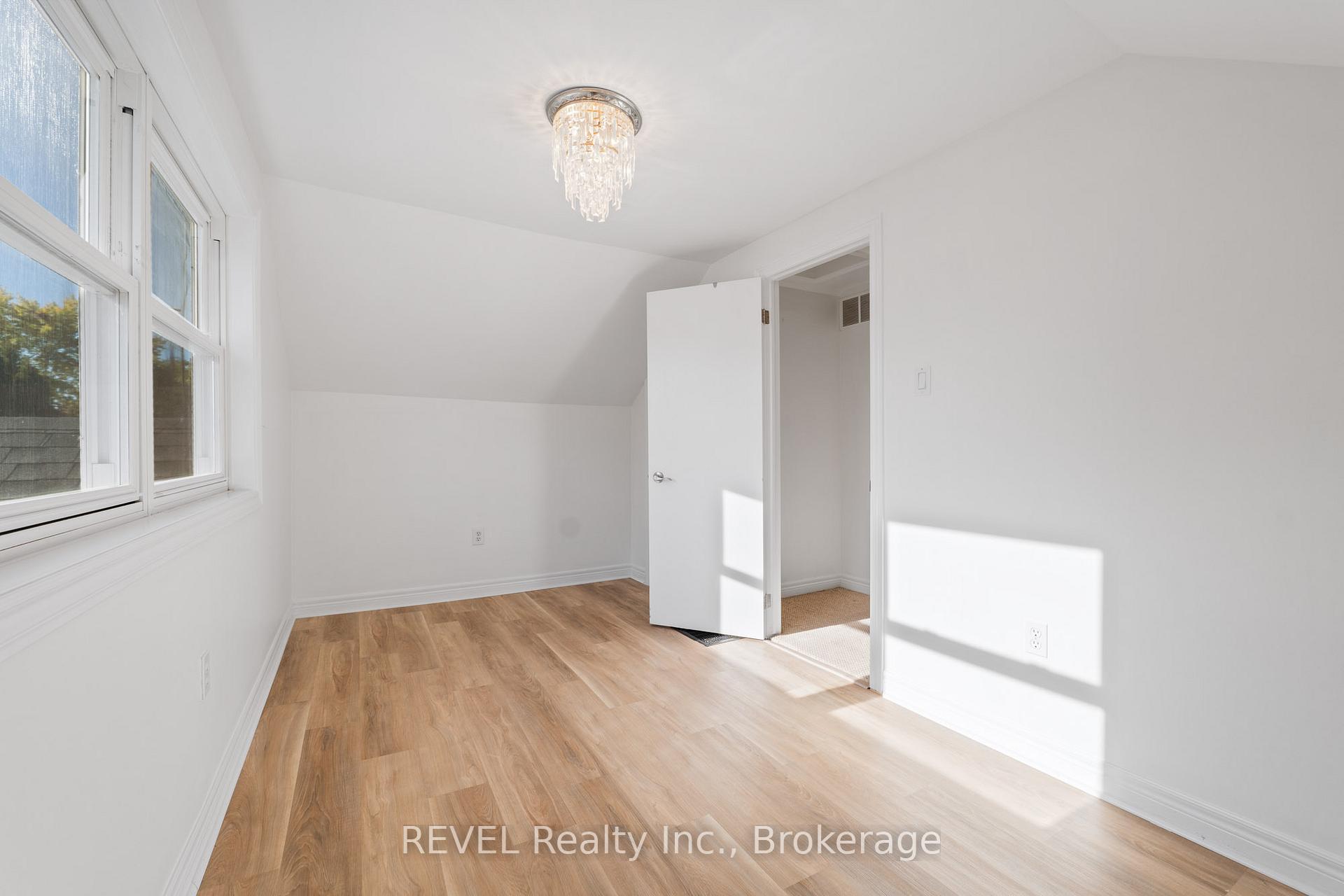 Photo 7 of 17 Sandown Street, St. Catharines, Fairview — HOMEH