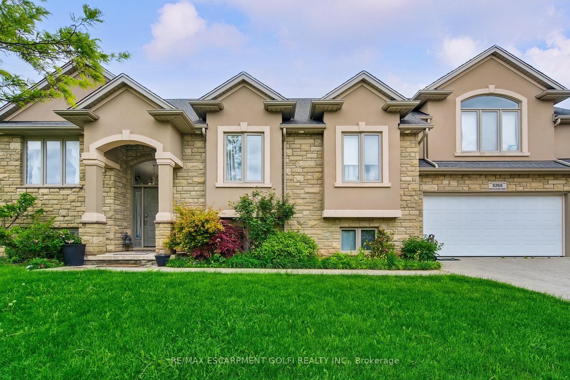 Front of 5265 White Dove Parkway