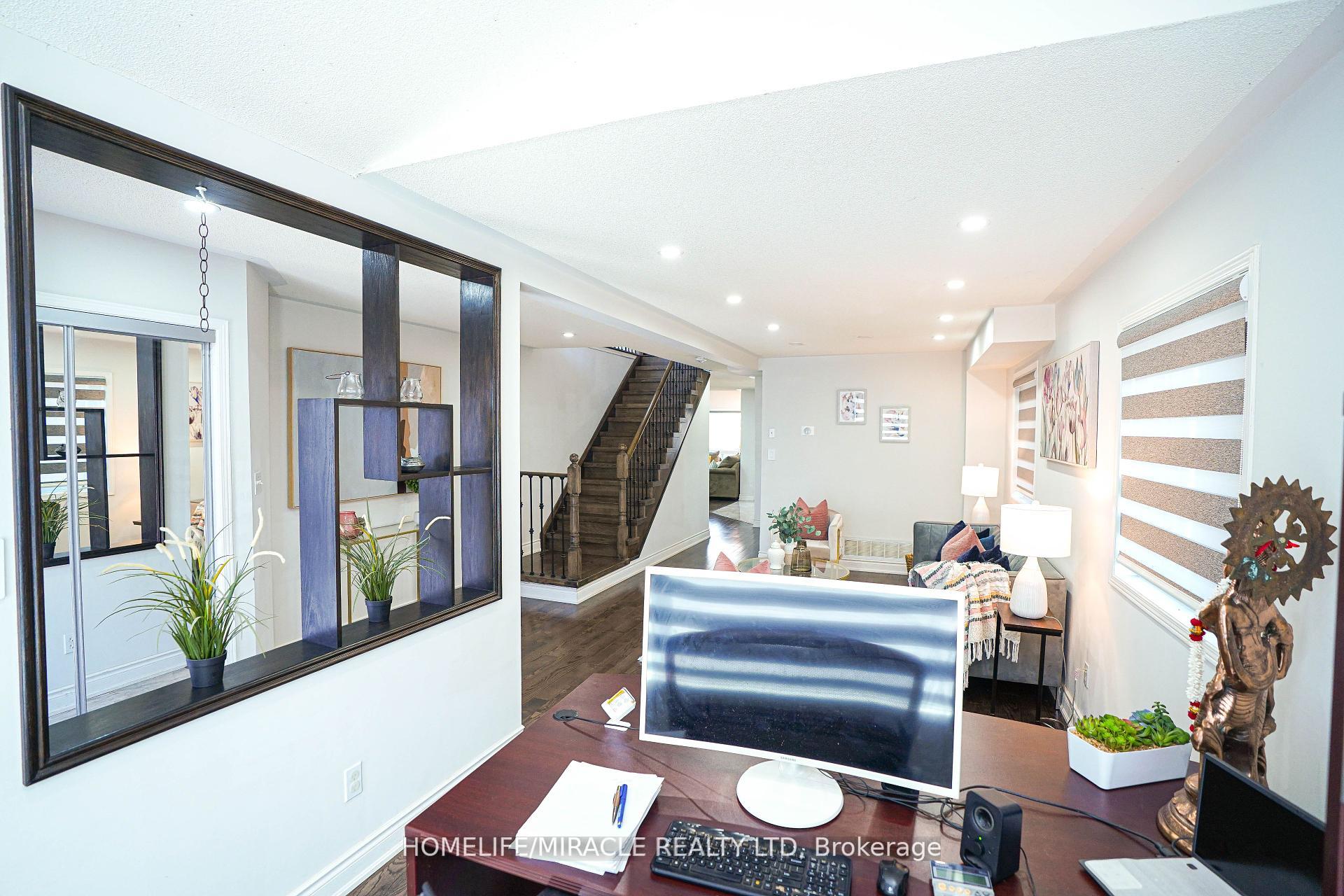 Photo 8 of 23 Hollowgrove Boulevard, Brampton, Vales of Castlemore — HOMEH