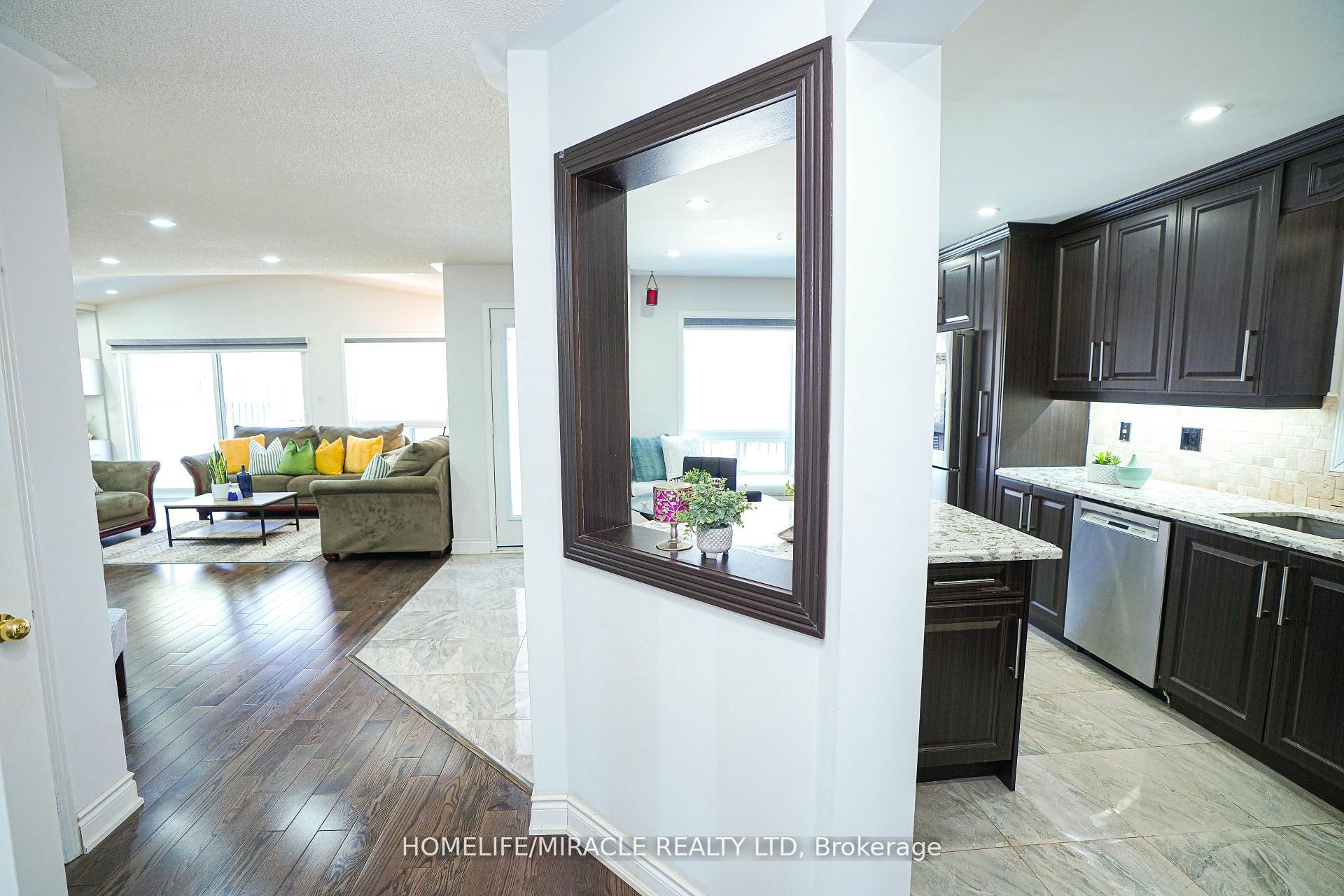 Photo 10 of 23 Hollowgrove Boulevard, Brampton, Vales of Castlemore — HOMEH
