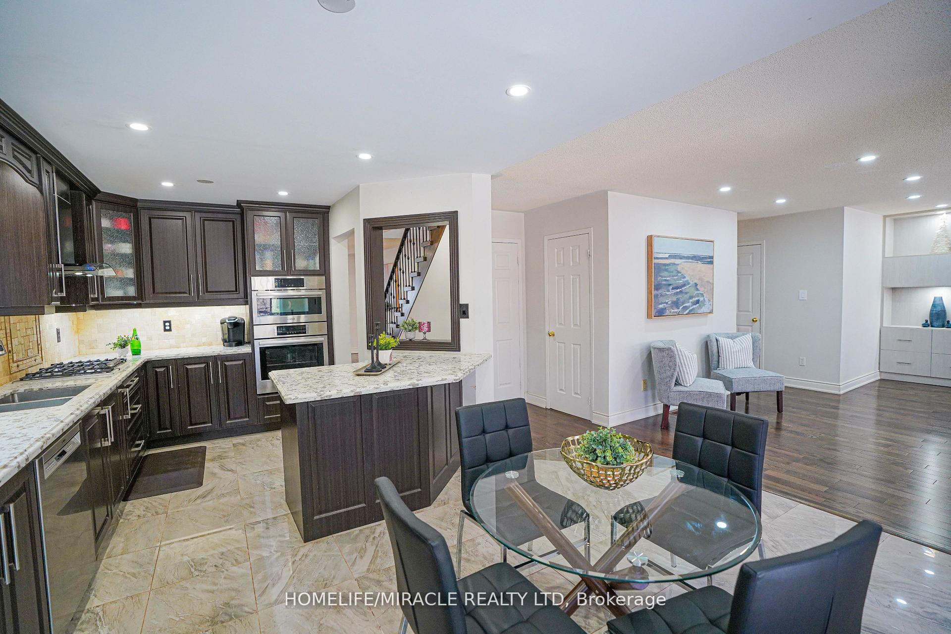 Photo 4 of 23 Hollowgrove Boulevard, Brampton, Vales of Castlemore — HOMEH