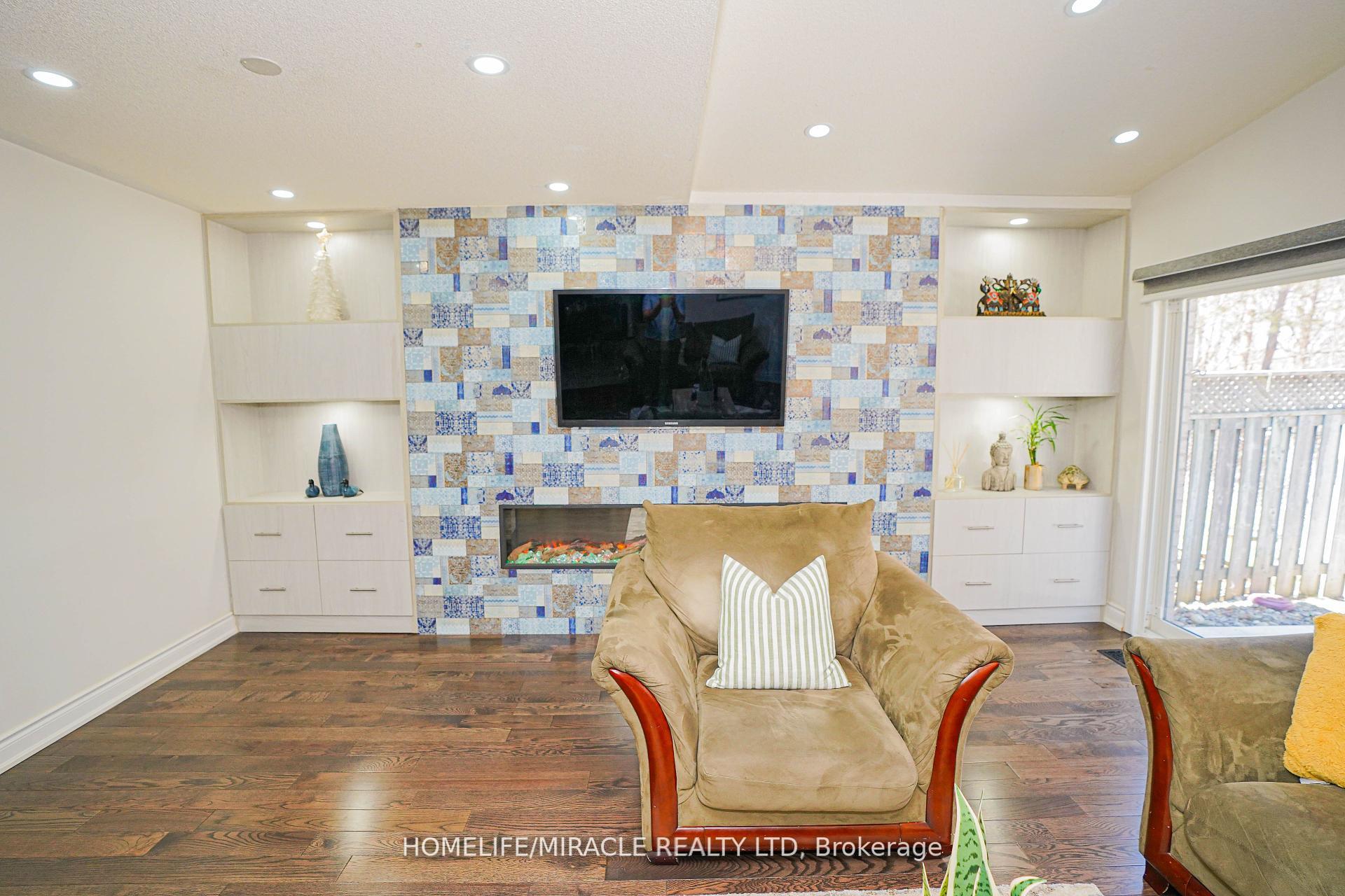 Photo 17 of 23 Hollowgrove Boulevard, Brampton, Vales of Castlemore — HOMEH