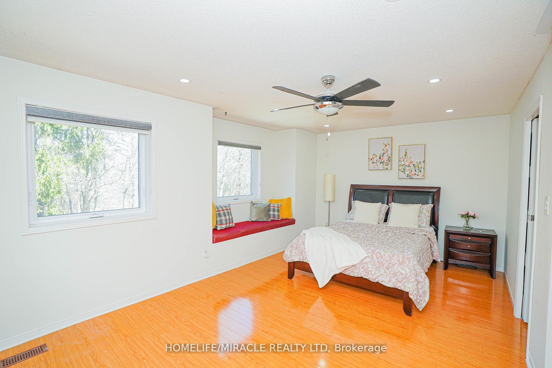 Photo 5 of 23 Hollowgrove Boulevard, Brampton, Vales of Castlemore — HOMEH