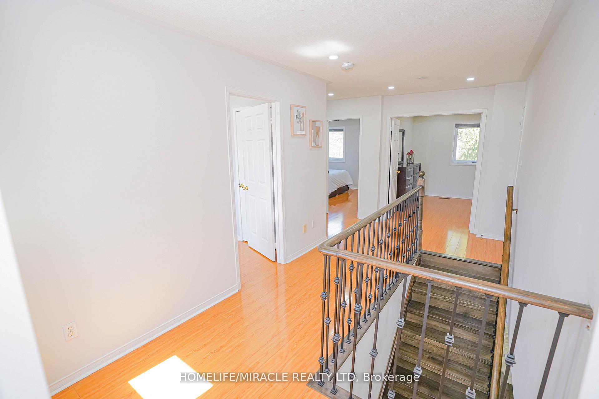 Photo 20 of 23 Hollowgrove Boulevard, Brampton, Vales of Castlemore — HOMEH