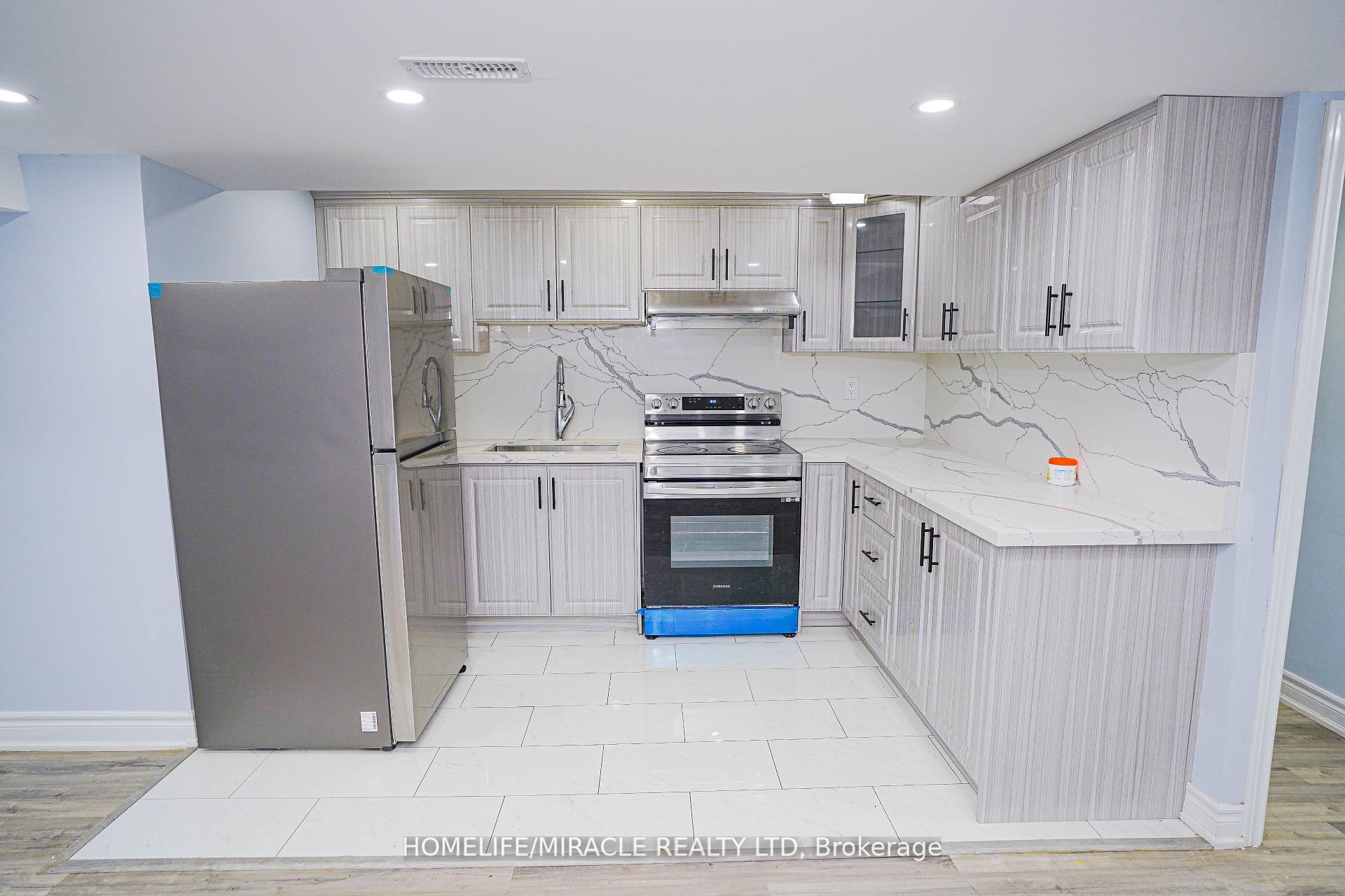 Photo 15 of 23 Hollowgrove Boulevard, Brampton, Vales of Castlemore — HOMEH