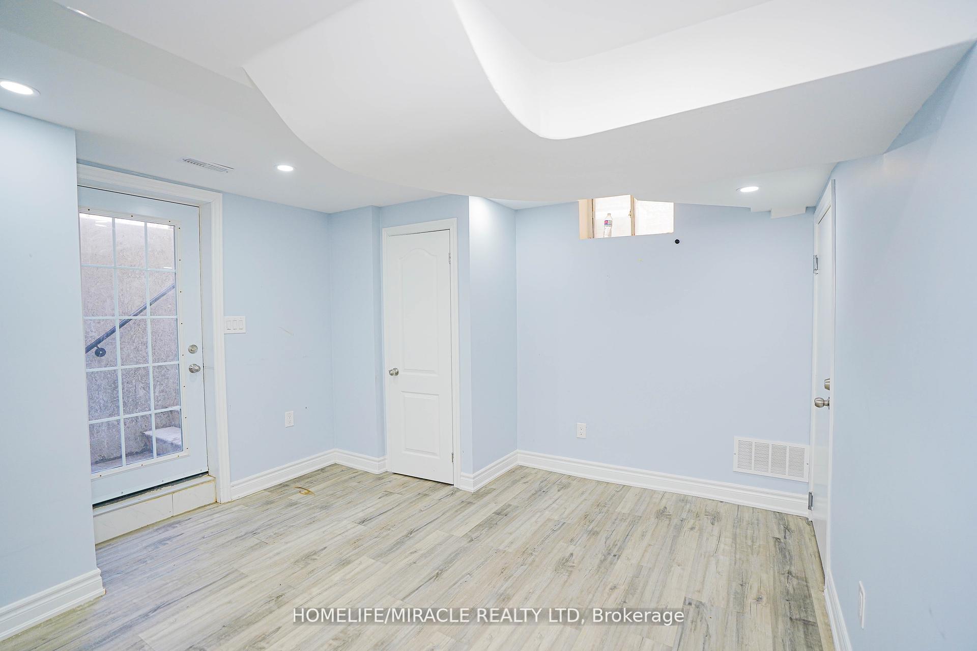 Photo 26 of 23 Hollowgrove Boulevard, Brampton, Vales of Castlemore — HOMEH
