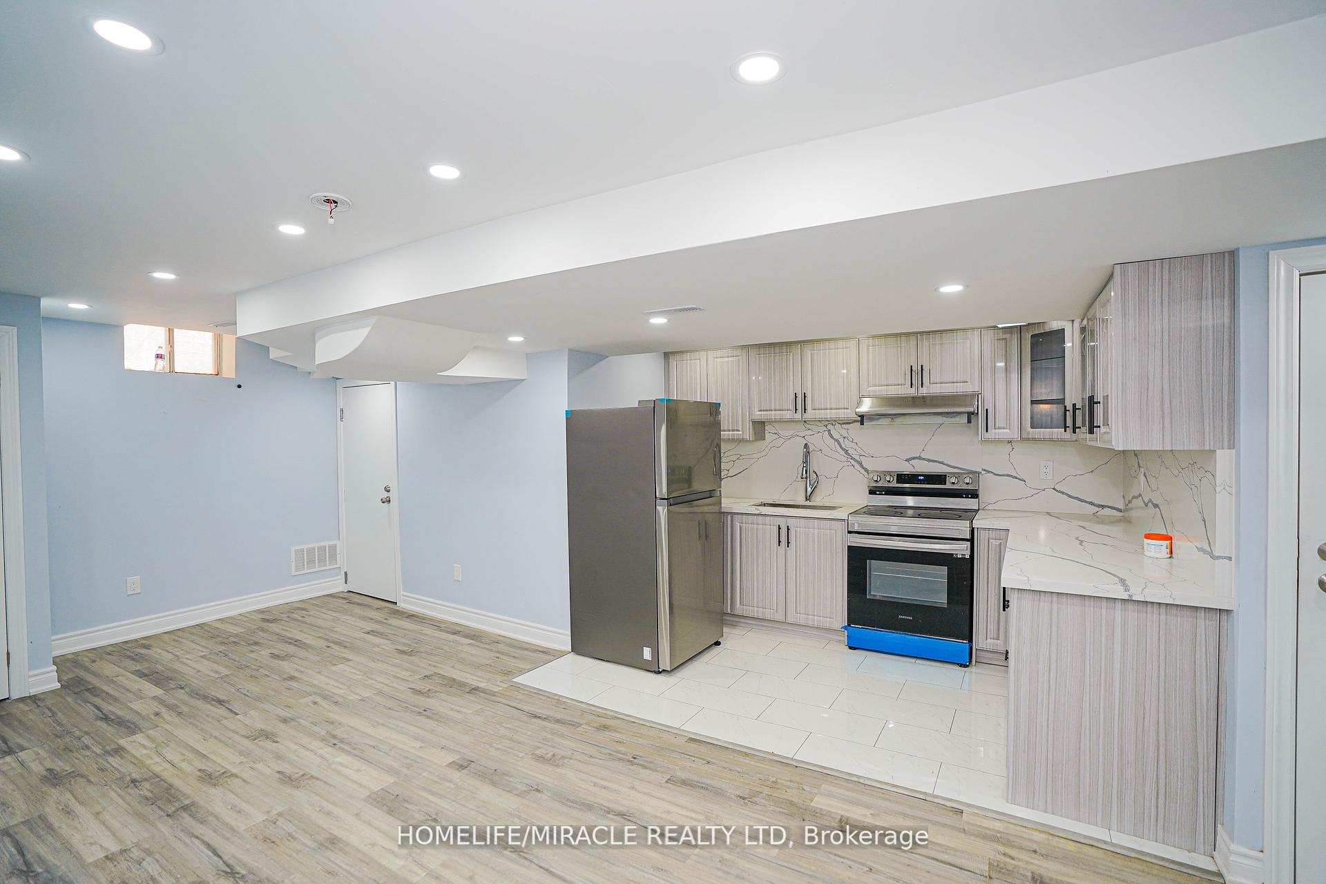 Photo 37 of 23 Hollowgrove Boulevard, Brampton, Vales of Castlemore — HOMEH
