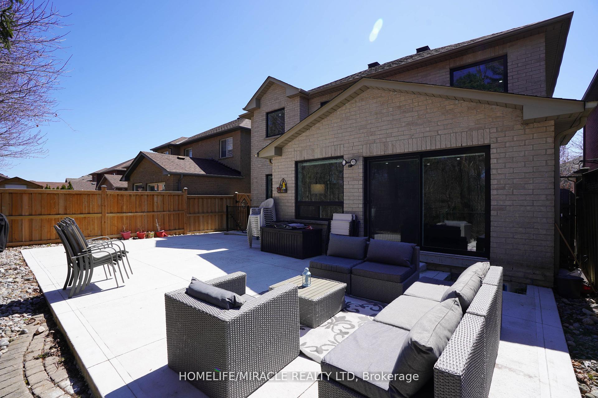 Photo 47 of 23 Hollowgrove Boulevard, Brampton, Vales of Castlemore — HOMEH