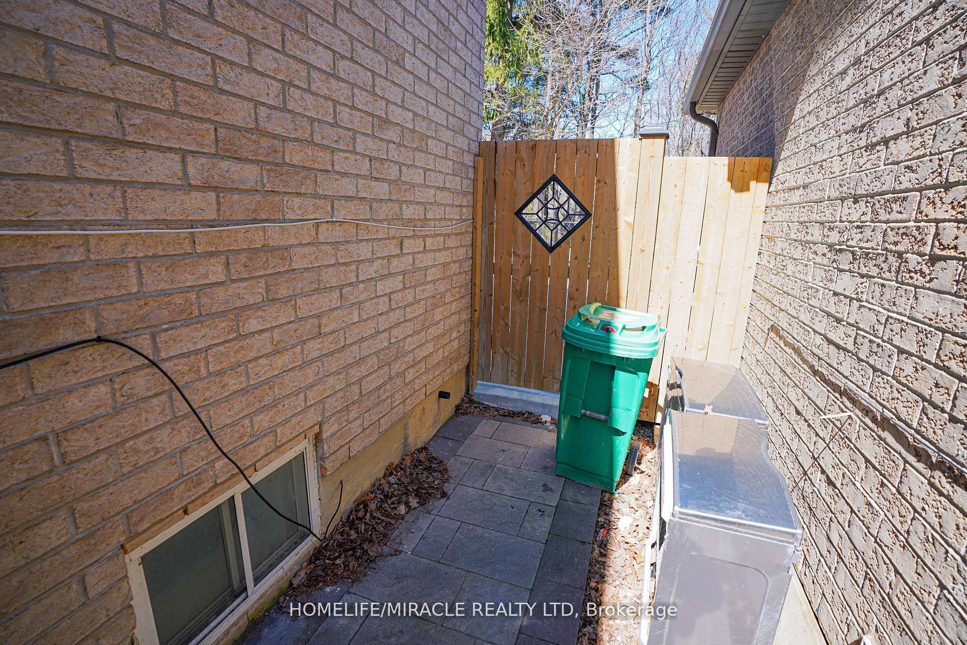 Photo 42 of 23 Hollowgrove Boulevard, Brampton, Vales of Castlemore — HOMEH