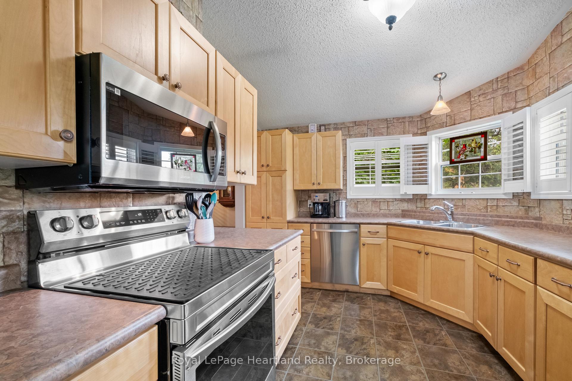 Photo 7 of 81402 Champlain Boulevard, Ashfield-Colborne-Wawanosh, Colborne — HOMEH