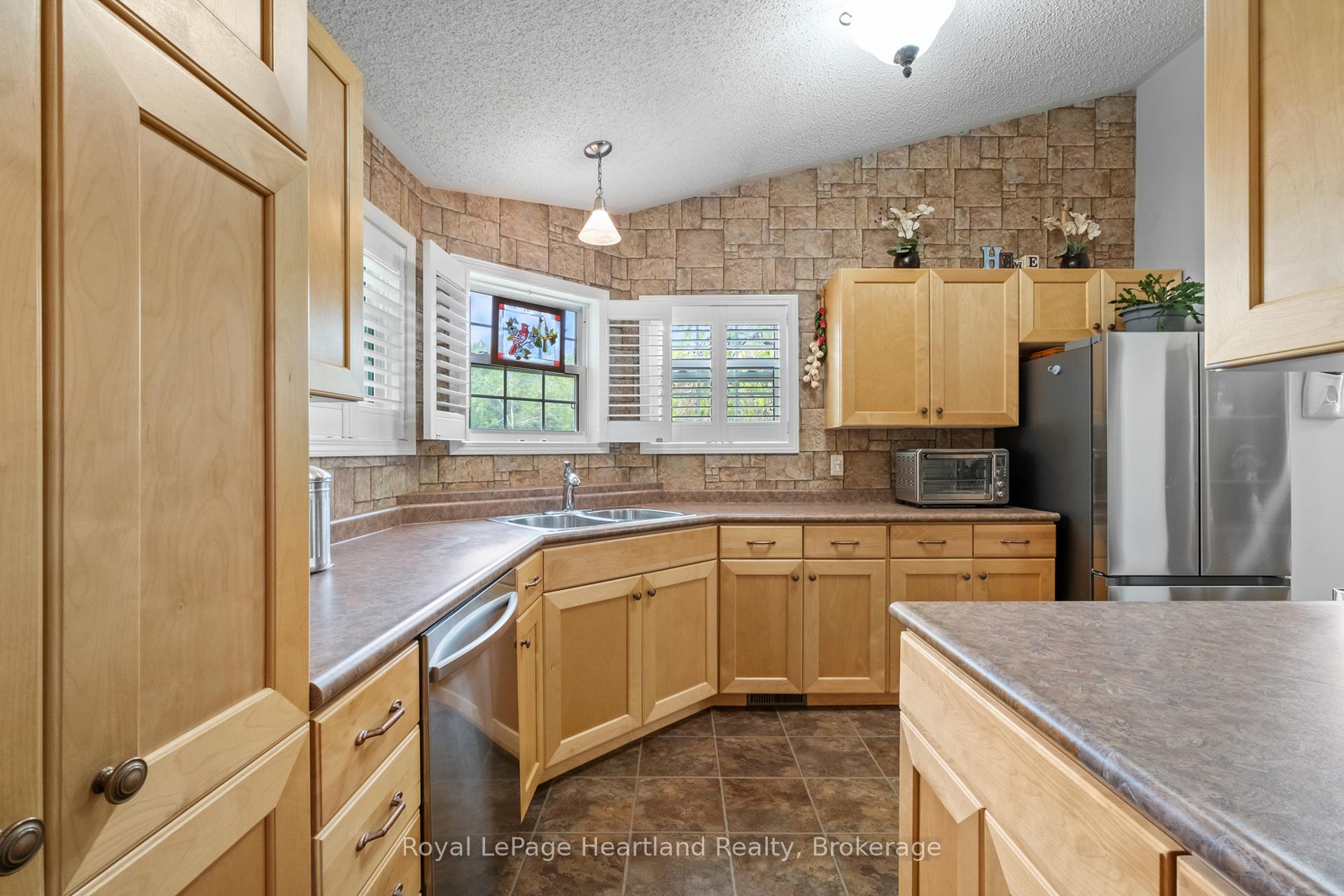 Photo 4 of 81402 Champlain Boulevard, Ashfield-Colborne-Wawanosh, Colborne — HOMEH