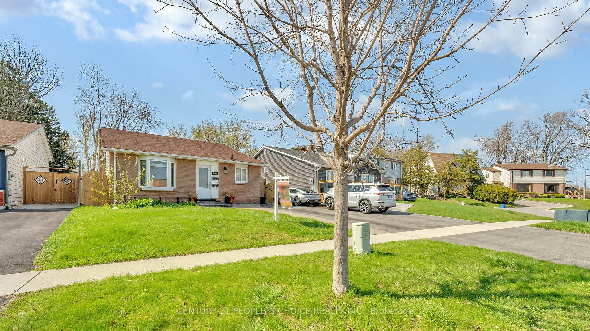 Photo 4 of 24 Grassmere Court, Oshawa, Lakeview — HOMEH