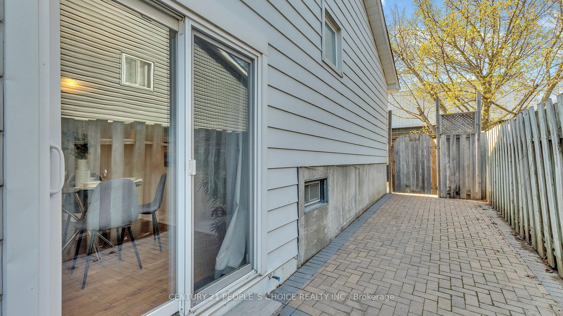 Photo 7 of 24 Grassmere Court, Oshawa, Lakeview — HOMEH