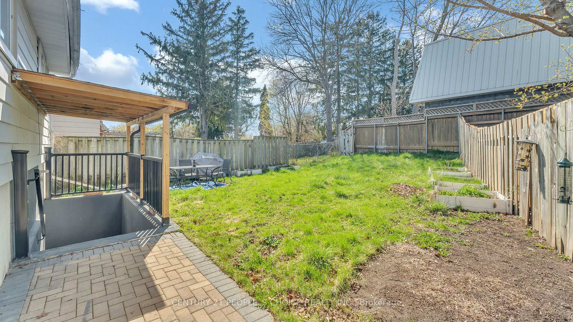 Photo 11 of 24 Grassmere Court, Oshawa, Lakeview — HOMEH