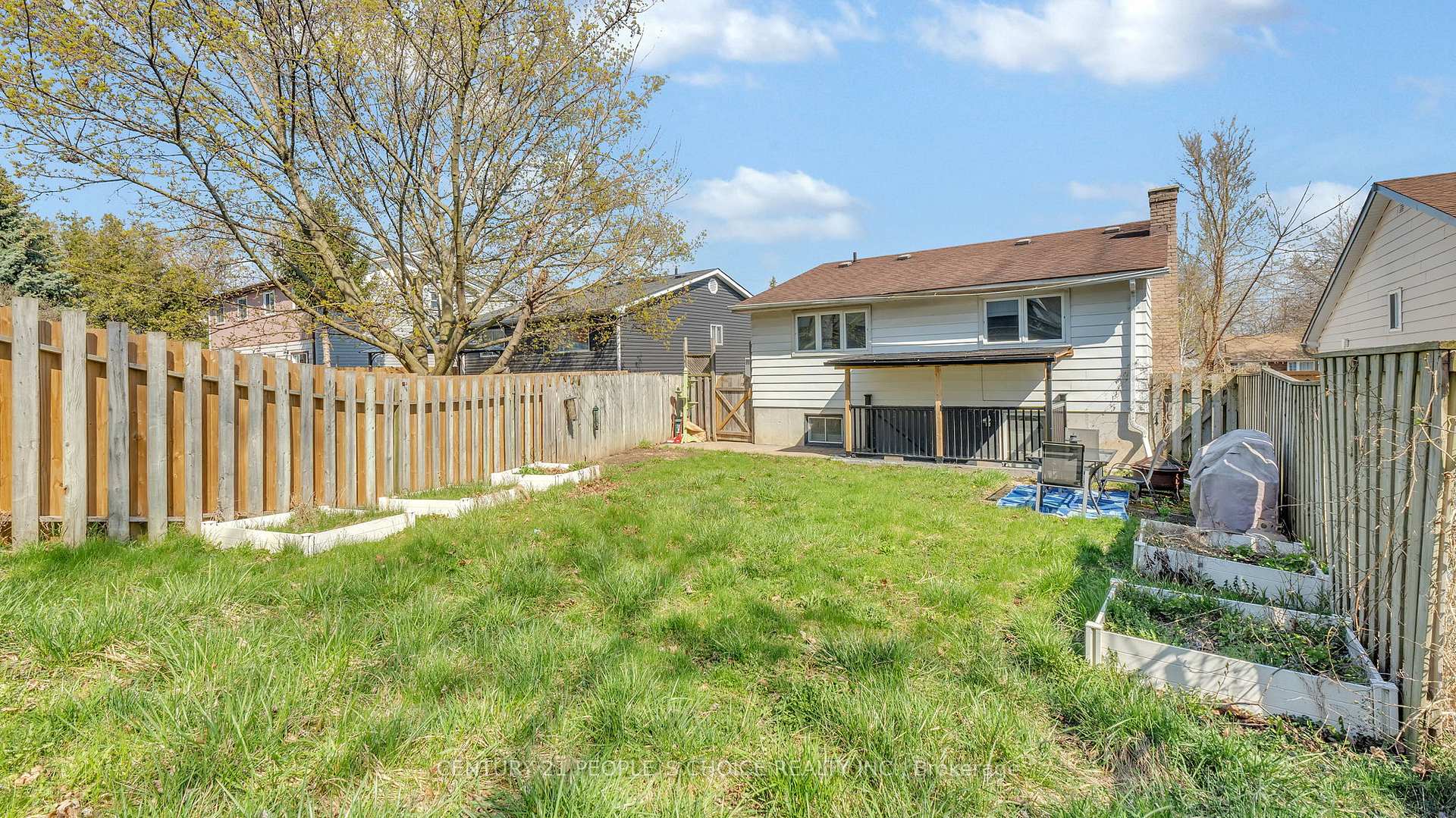 Photo 12 of 24 Grassmere Court, Oshawa, Lakeview — HOMEH