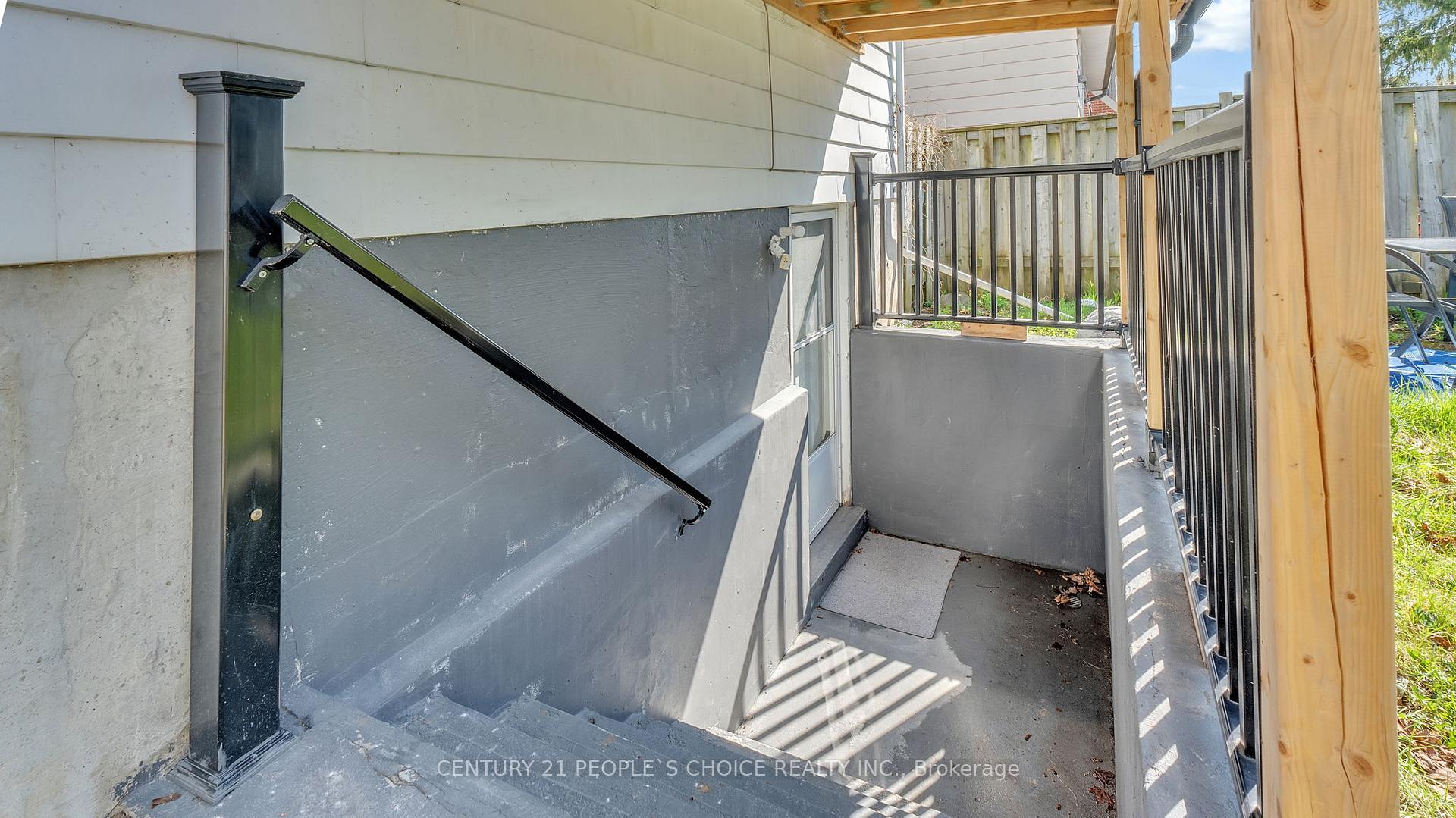 Photo 5 of 24 Grassmere Court, Oshawa, Lakeview — HOMEH