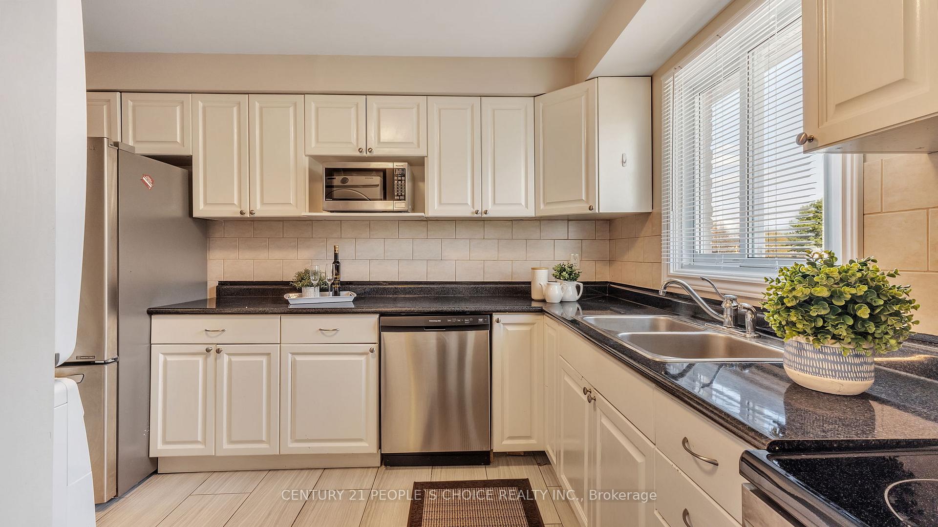 Photo 16 of 24 Grassmere Court, Oshawa, Lakeview — HOMEH