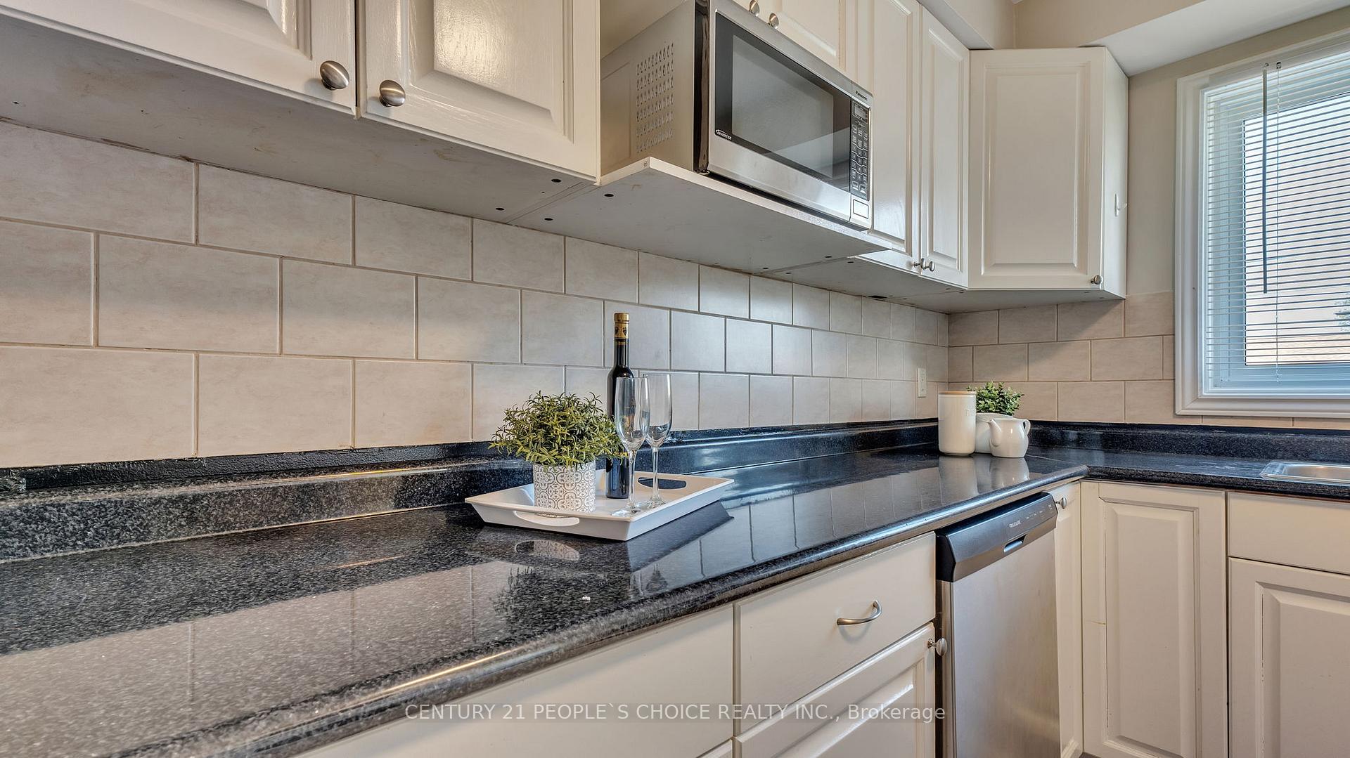 Photo 10 of 24 Grassmere Court, Oshawa, Lakeview — HOMEH
