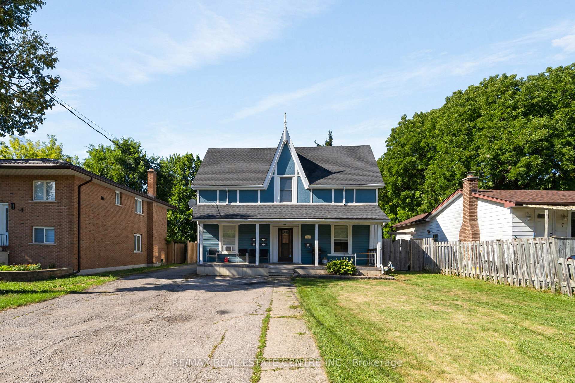 Front of Unit 2, 5 Ontario Street