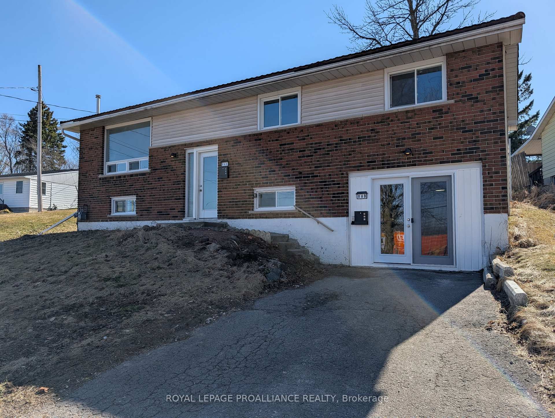 Photo 2 of 86 Wallbridge Crescent, Belleville, Belleville Ward — HOMEH