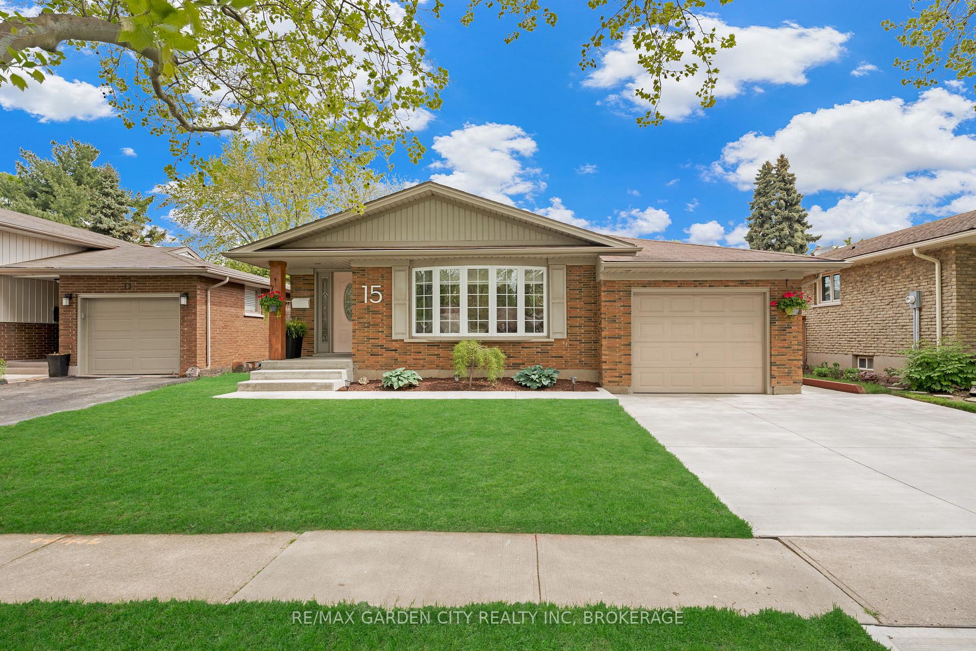 Photo 3 of 15 Kimbermount Drive, St. Catharines, Lakeshore — HOMEH