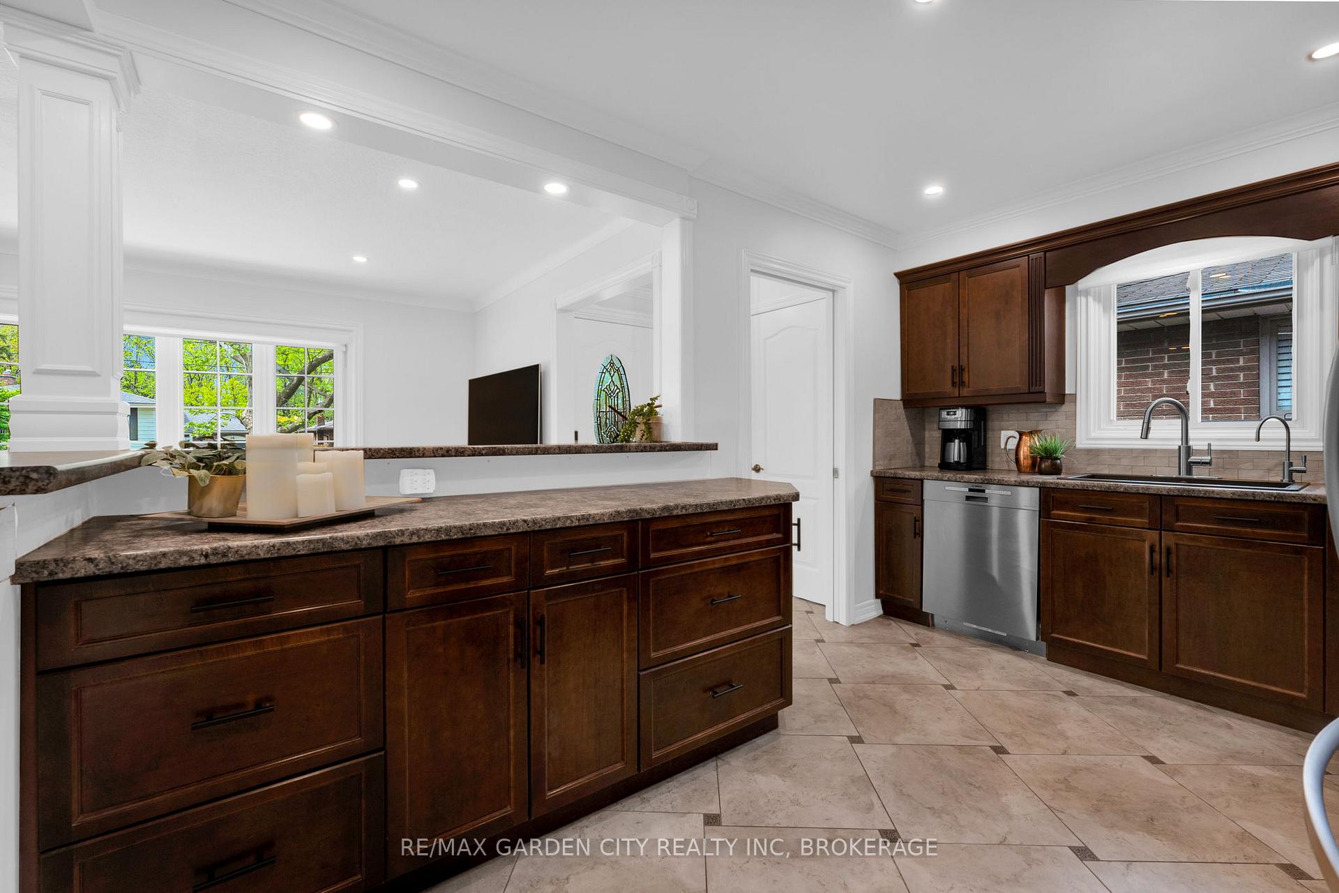 Photo 16 of 15 Kimbermount Drive, St. Catharines, Lakeshore — HOMEH