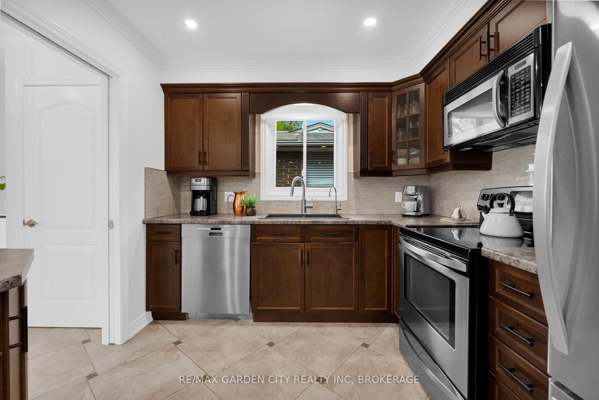 Photo 32 of 15 Kimbermount Drive, St. Catharines, Lakeshore — HOMEH