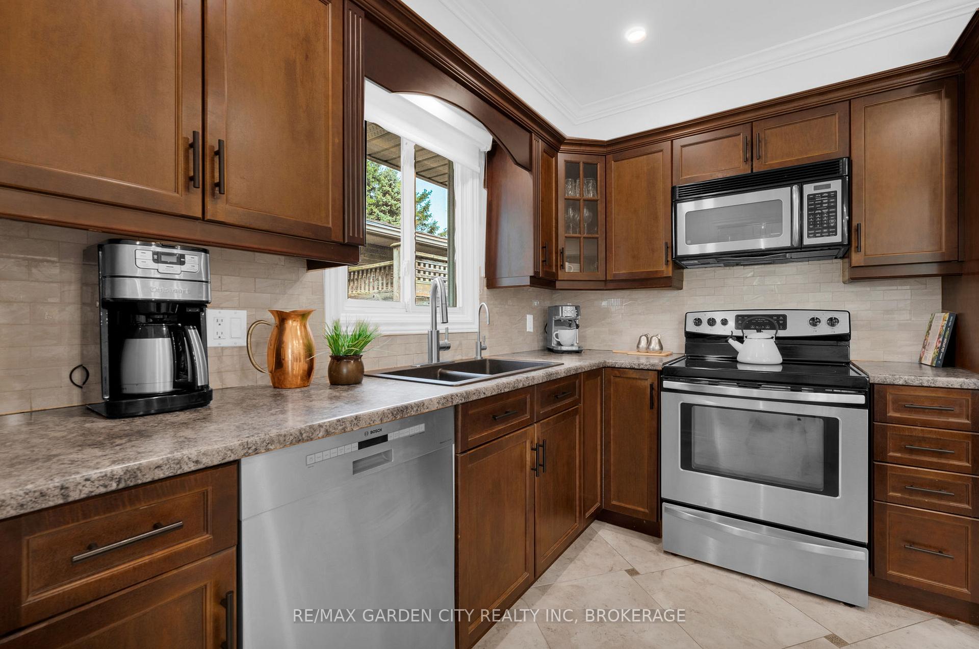 Photo 17 of 15 Kimbermount Drive, St. Catharines, Lakeshore — HOMEH