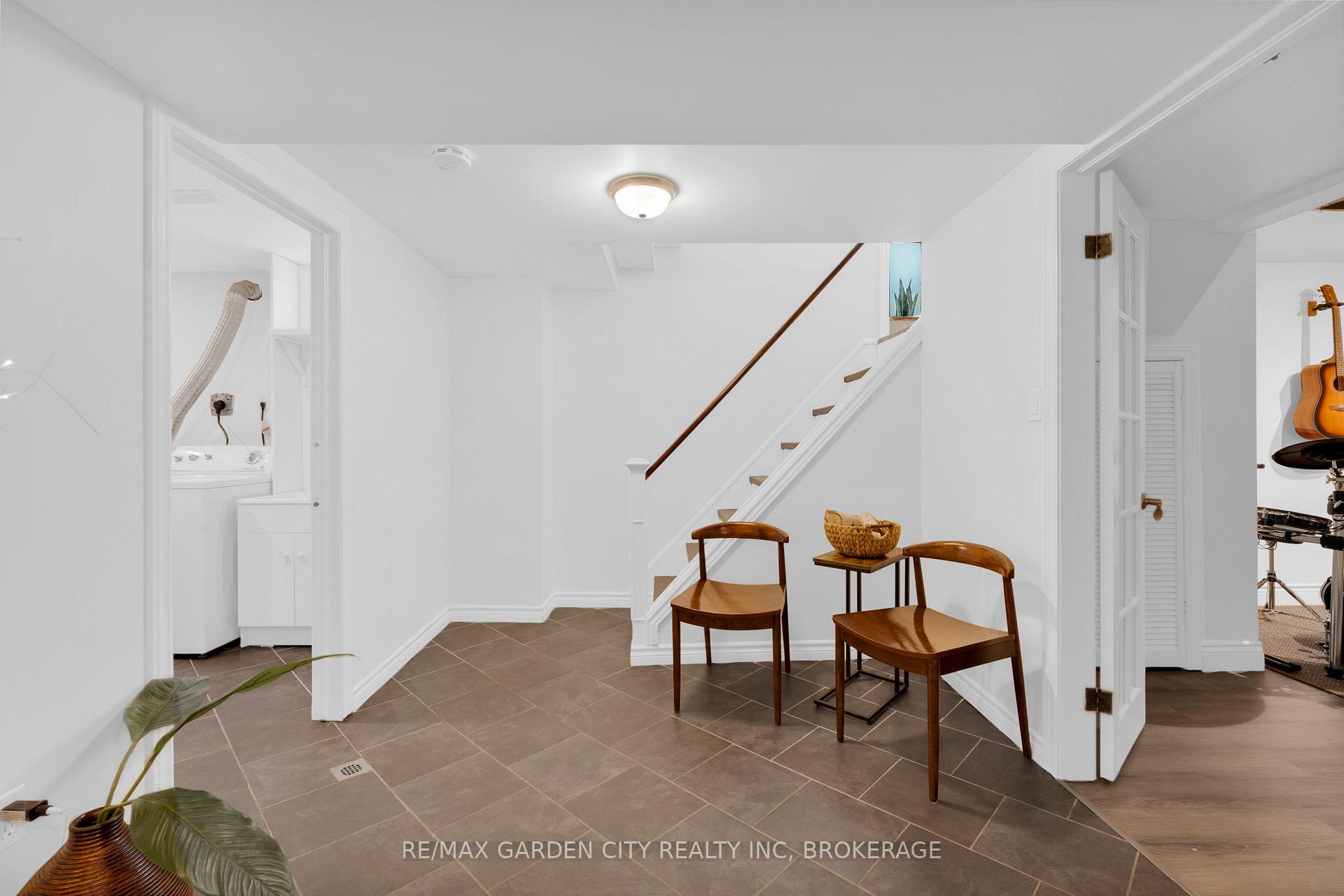 Photo 10 of 15 Kimbermount Drive, St. Catharines, Lakeshore — HOMEH