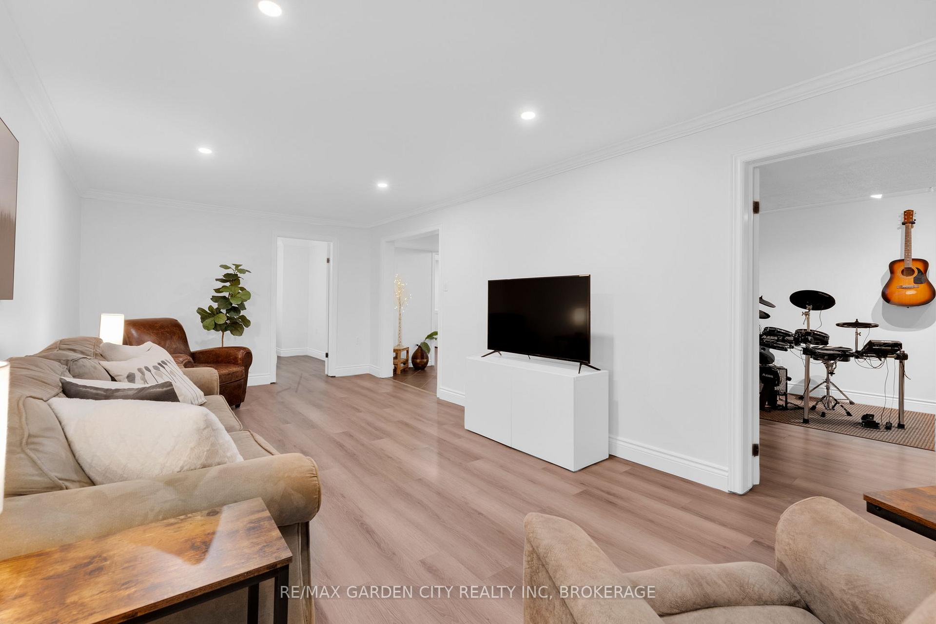 Photo 20 of 15 Kimbermount Drive, St. Catharines, Lakeshore — HOMEH