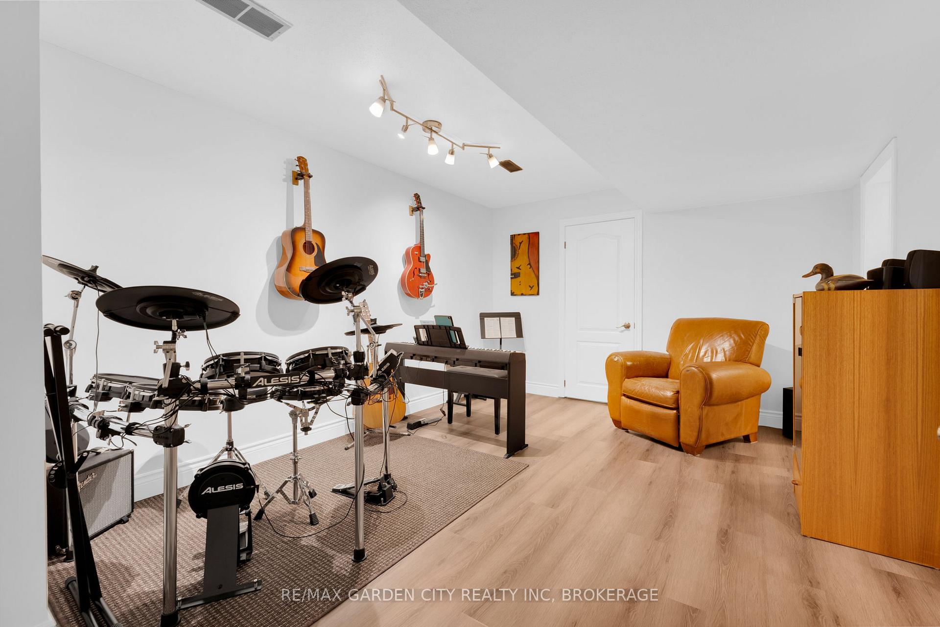 Photo 28 of 15 Kimbermount Drive, St. Catharines, Lakeshore — HOMEH
