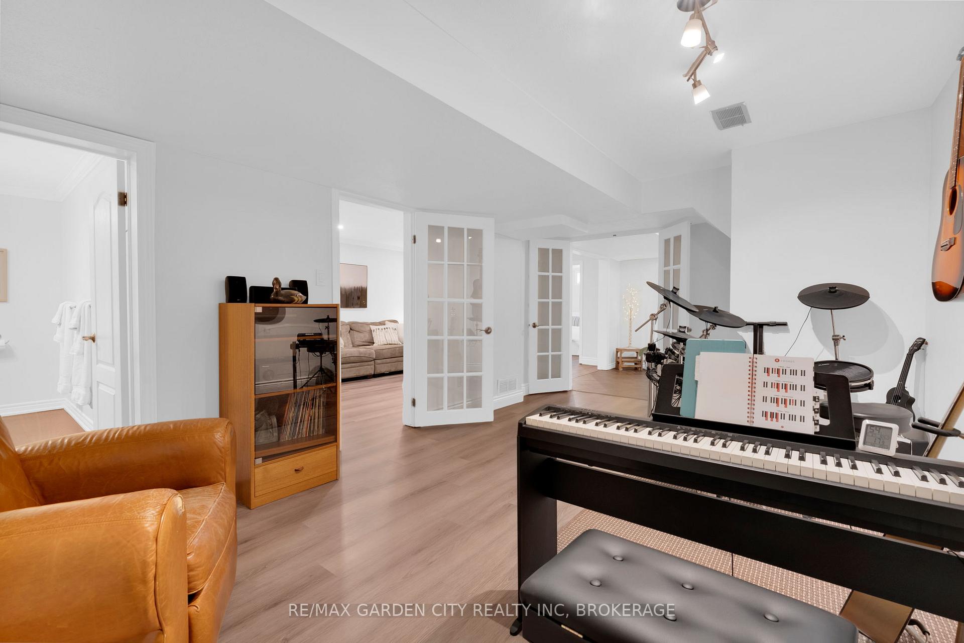 Photo 22 of 15 Kimbermount Drive, St. Catharines, Lakeshore — HOMEH