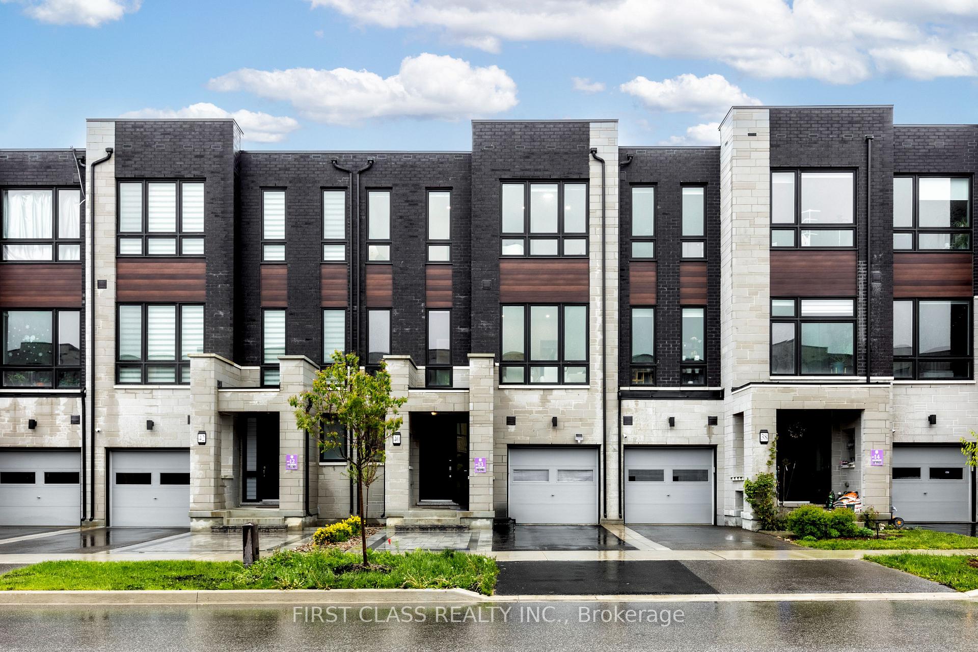 Photo 3 of 40 La Tache Crescent, Markham, Victoria Square — HOMEH