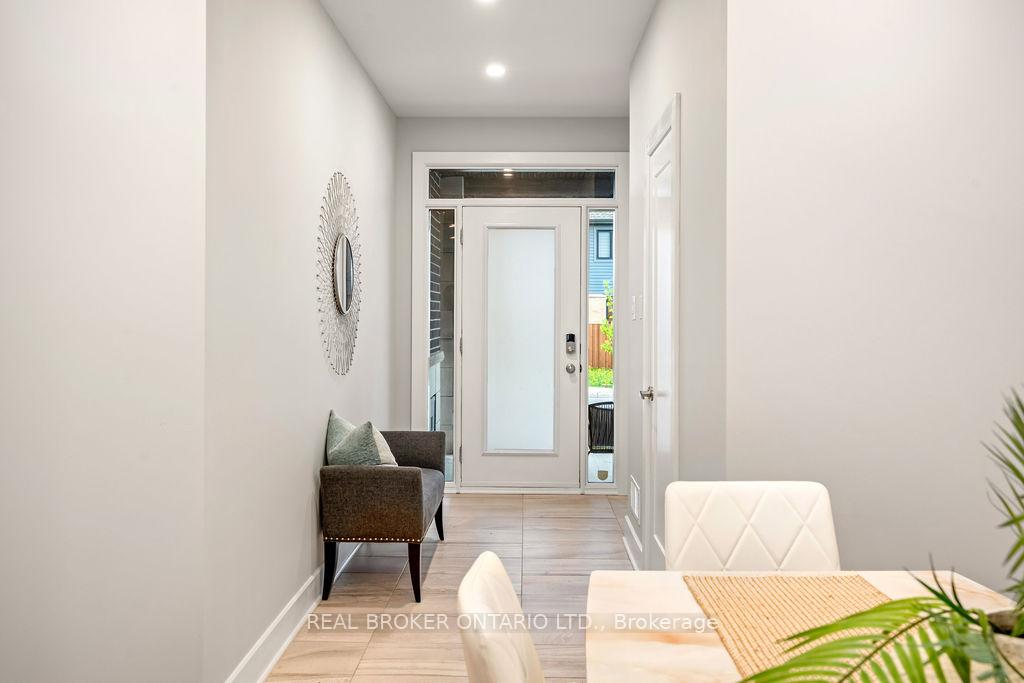 Photo 3 of 105 Avro Circle, Ottawa, CFB Rockcliffe and Area — HOMEH