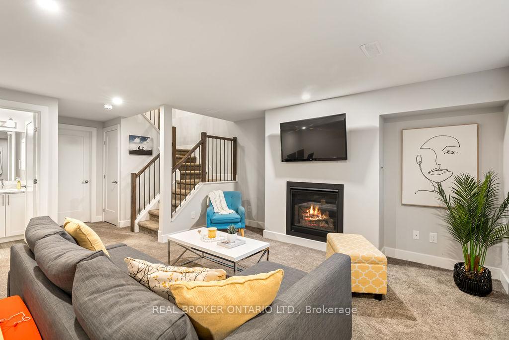 Photo 35 of 105 Avro Circle, Ottawa, CFB Rockcliffe and Area — HOMEH