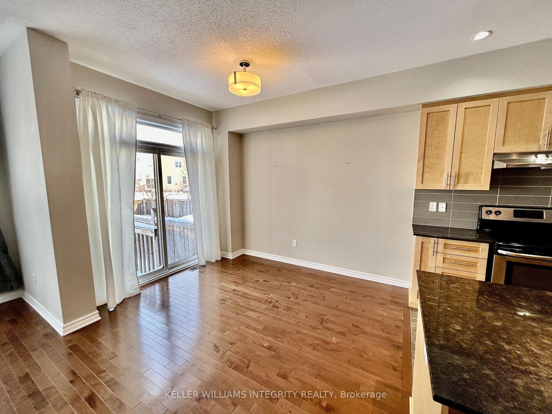 Photo 6 of 950 Cobble Hill Drive, Ottawa, Barrhaven - Cedargrove/Fraserdale — HOMEH
