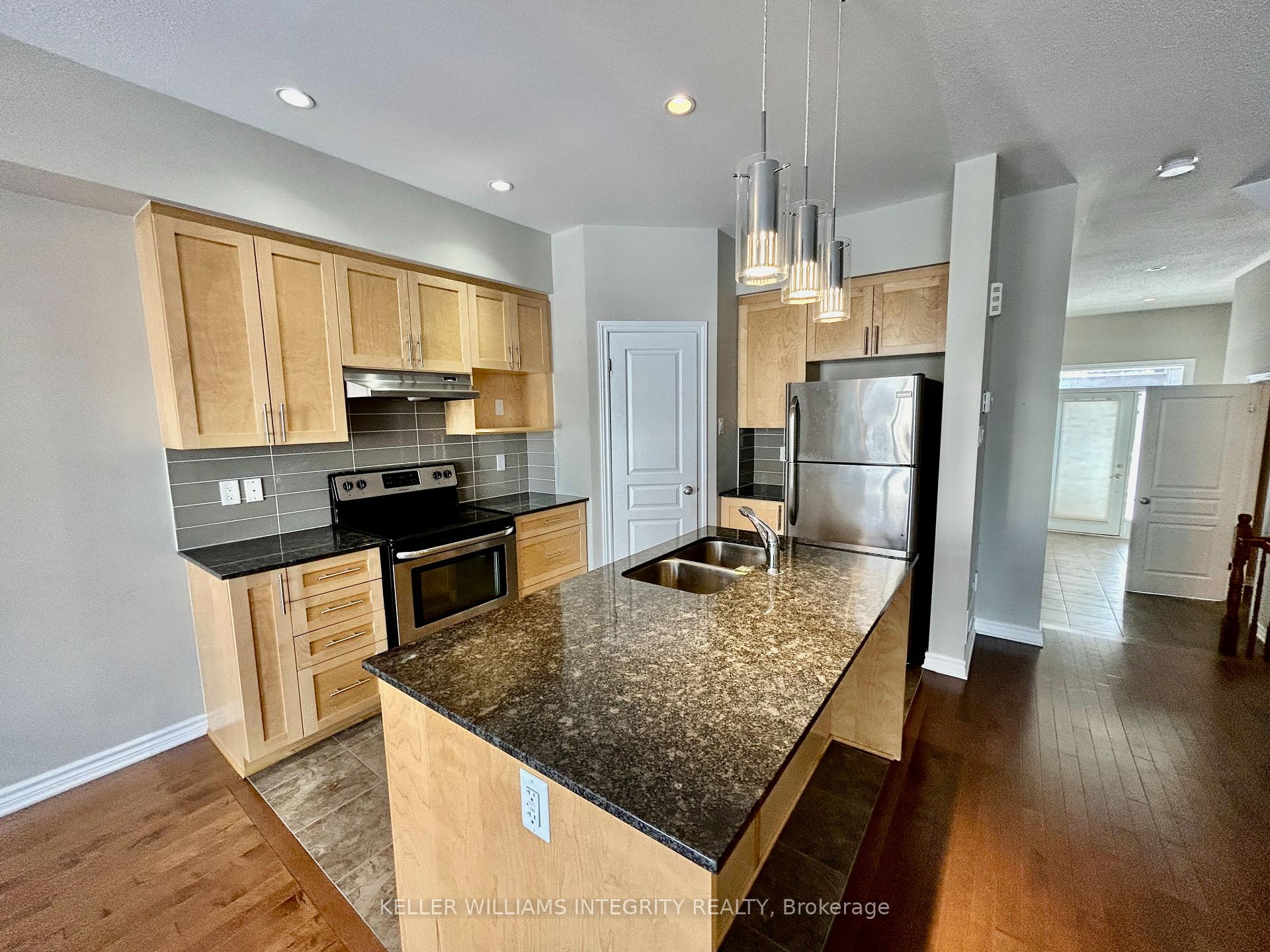 Photo 7 of 950 Cobble Hill Drive, Ottawa, Barrhaven - Cedargrove/Fraserdale — HOMEH