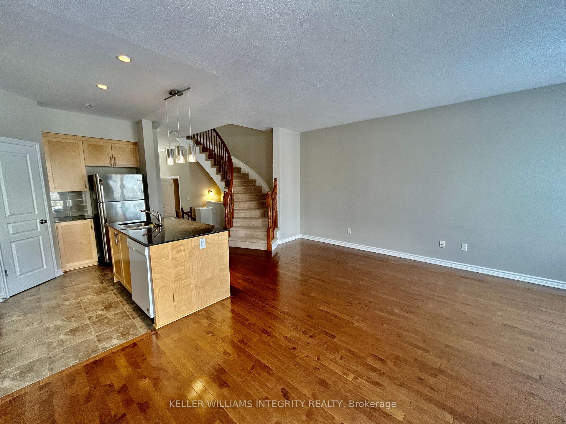Photo 8 of 950 Cobble Hill Drive, Ottawa, Barrhaven - Cedargrove/Fraserdale — HOMEH