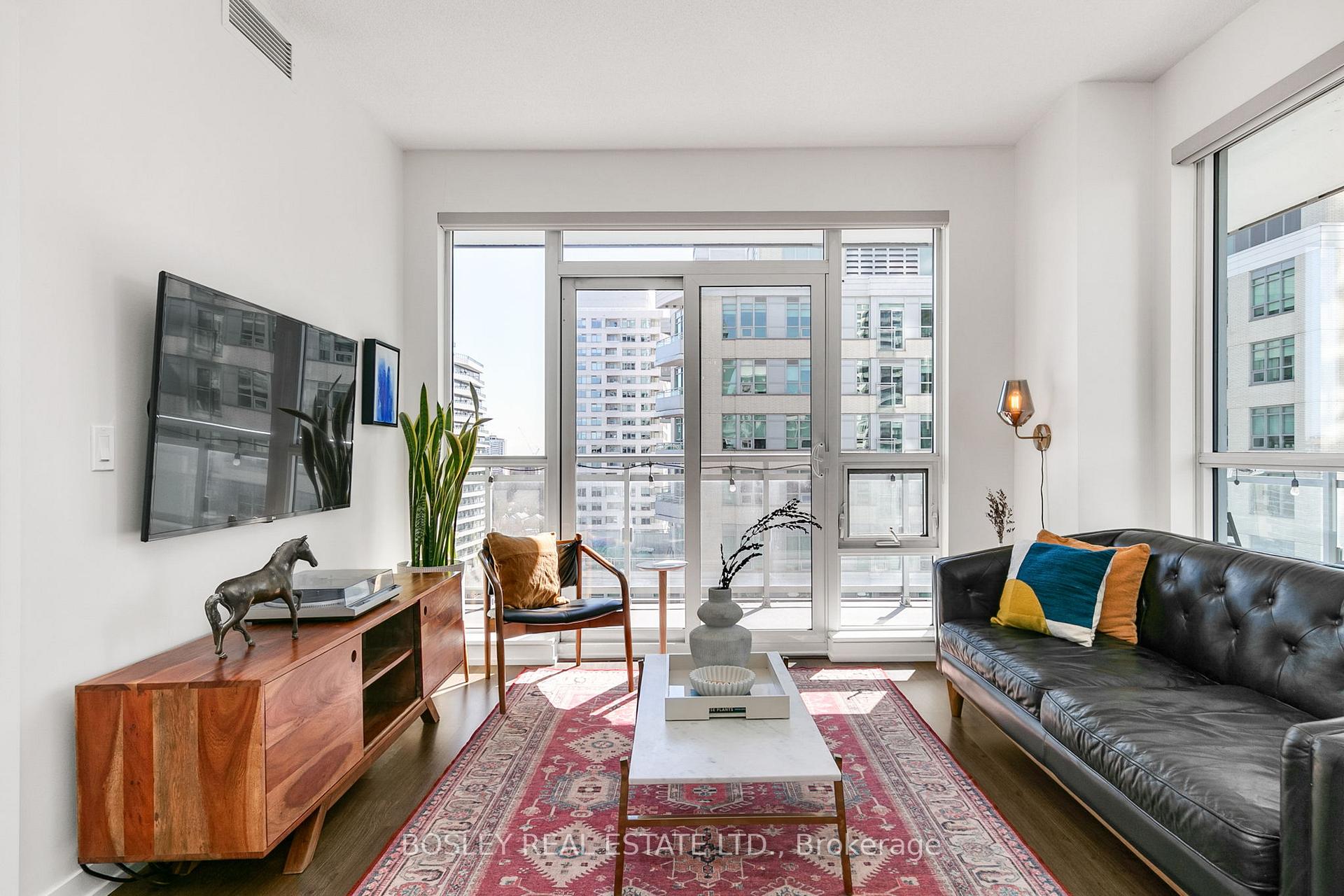 Photo 4 of Unit 1320, 98 Lillian Street, Toronto, Mount Pleasant West — HOMEH