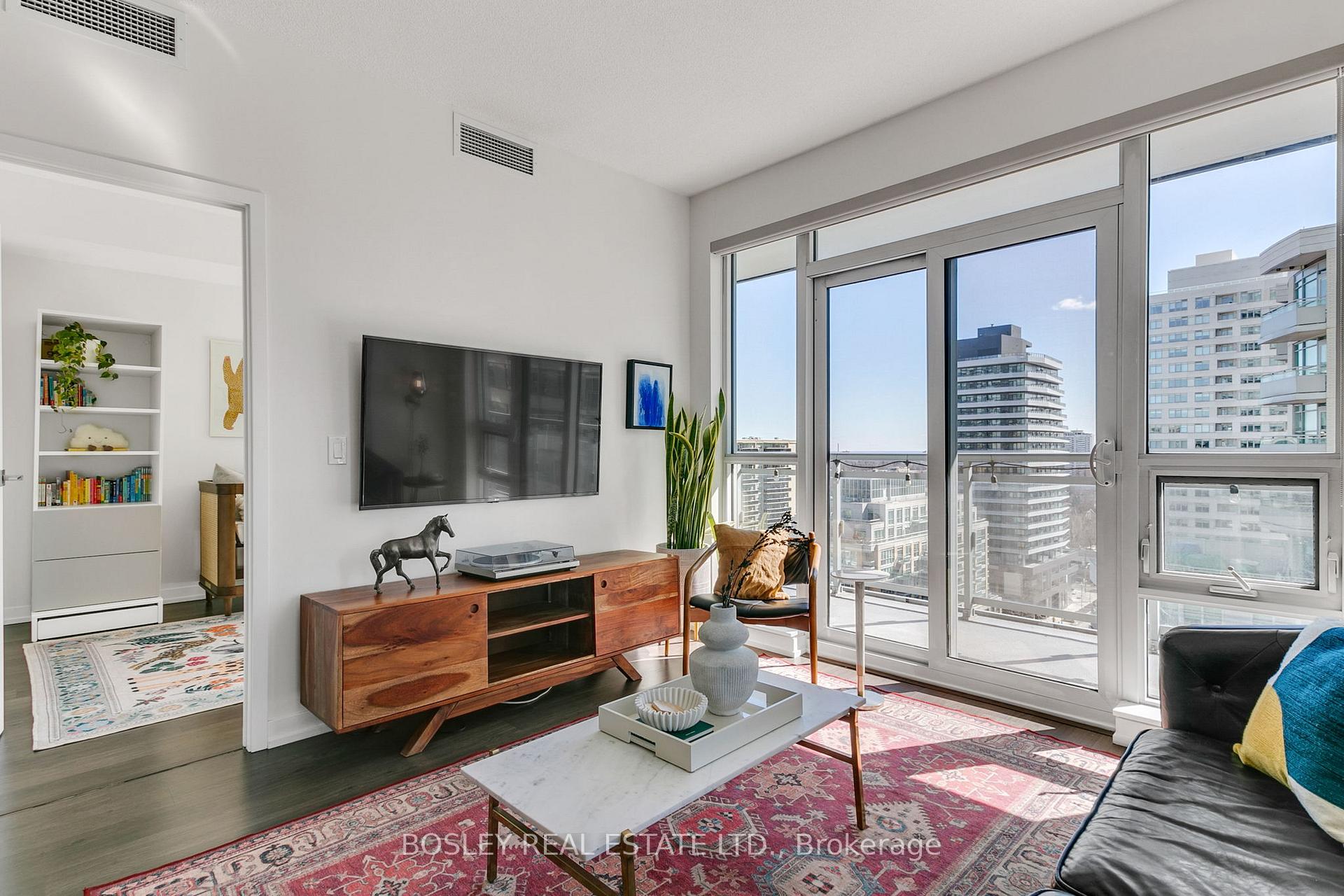 Photo 3 of Unit 1320, 98 Lillian Street, Toronto, Mount Pleasant West — HOMEH