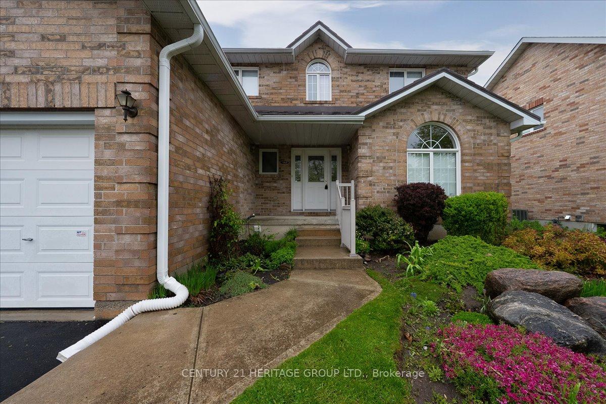Photo 8 of 160 Cheltenham Road, Barrie, Georgian Drive — HOMEH
