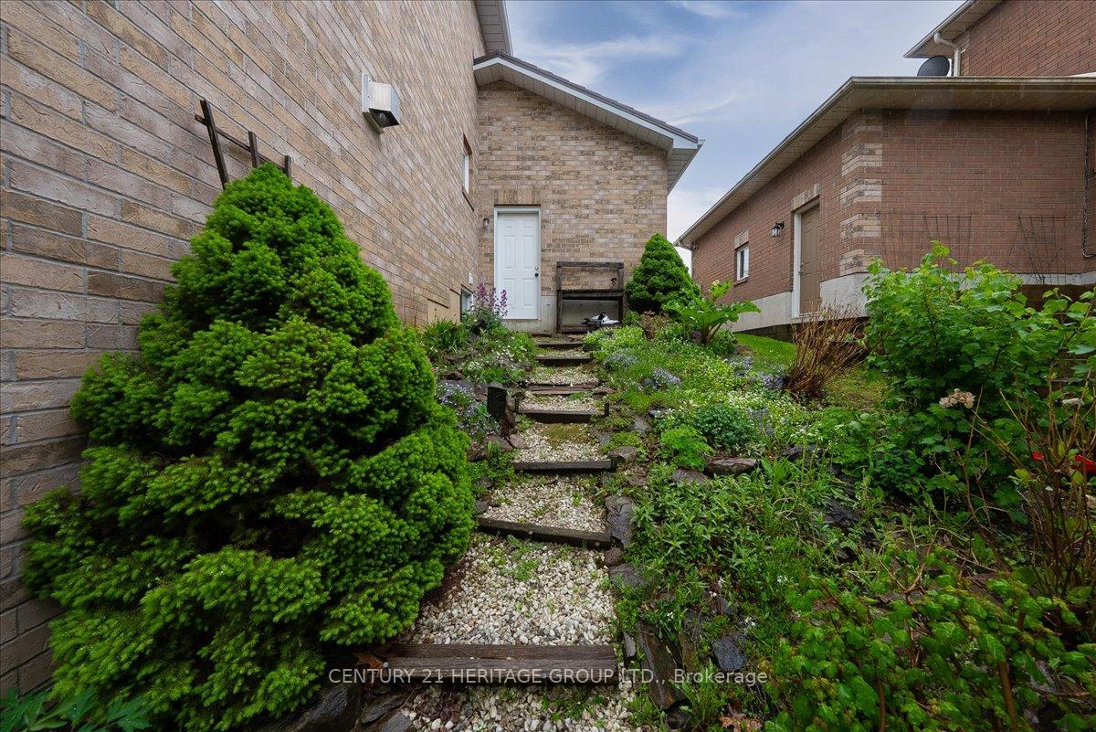 Photo 34 of 160 Cheltenham Road, Barrie, Georgian Drive — HOMEH