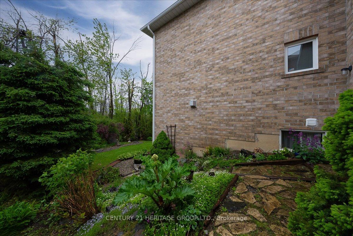 Photo 35 of 160 Cheltenham Road, Barrie, Georgian Drive — HOMEH
