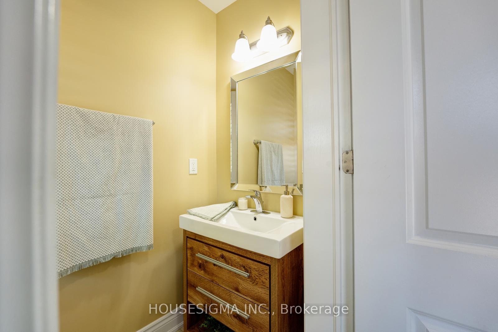 Photo 2 of 45 Seafair Crescent, Brampton, Fletcher's West — HOMEH