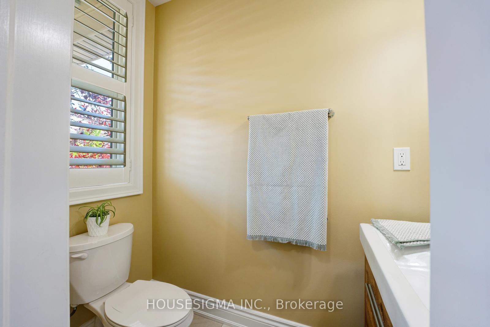 Photo 6 of 45 Seafair Crescent, Brampton, Fletcher's West — HOMEH