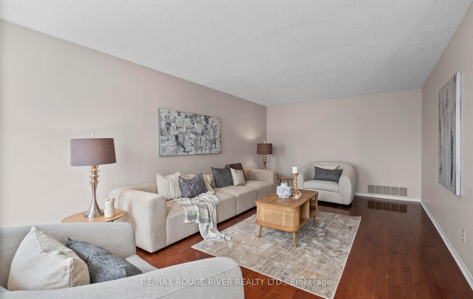 Photo 10 of 776 Pebble Court, Pickering, Amberlea — HOMEH