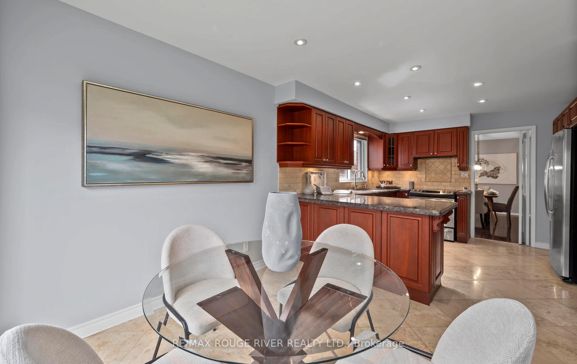 Photo 3 of 776 Pebble Court, Pickering, Amberlea — HOMEH