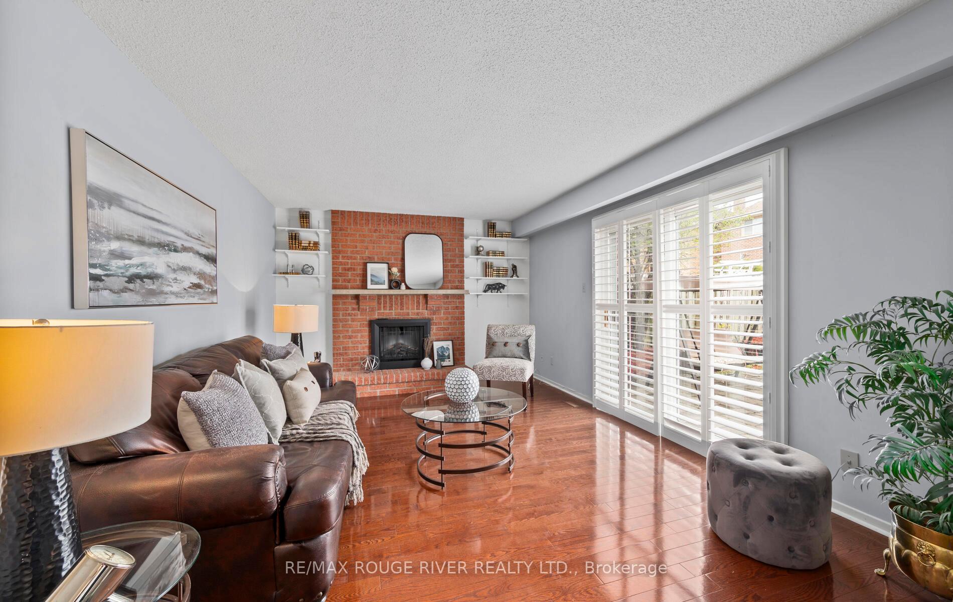 Photo 4 of 776 Pebble Court, Pickering, Amberlea — HOMEH
