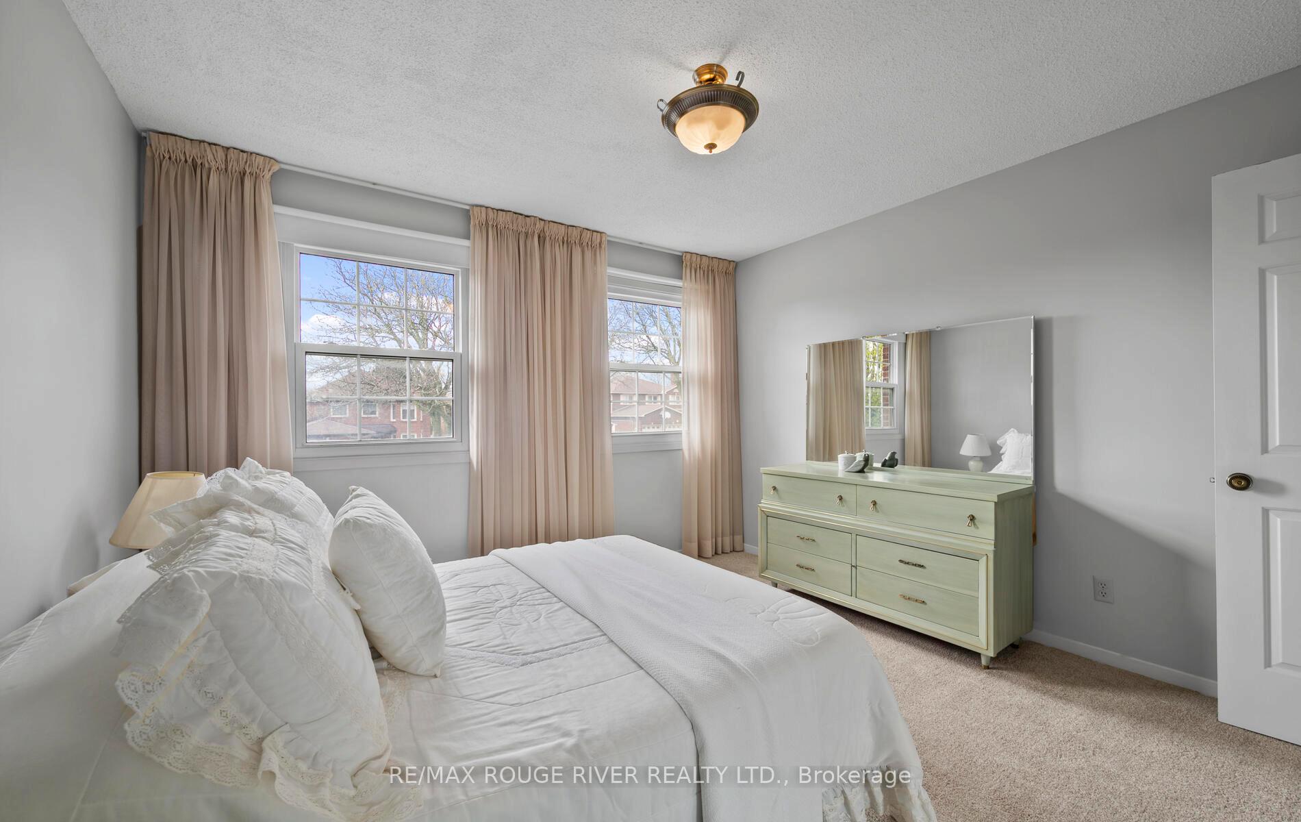 Photo 20 of 776 Pebble Court, Pickering, Amberlea — HOMEH