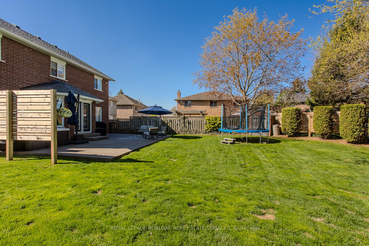 Photo 4 of 11 Norma Crescent, Hamilton, Ancaster — HOMEH
